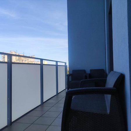Apartamenty Metro Targowek 27 Warsaw Exterior photo