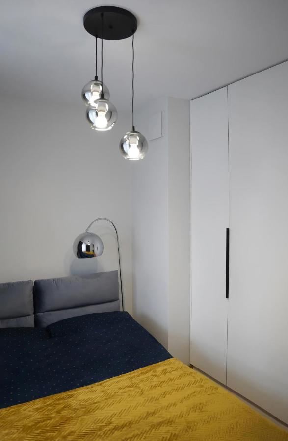 Apartamenty Metro Targowek 27 Warsaw Exterior photo