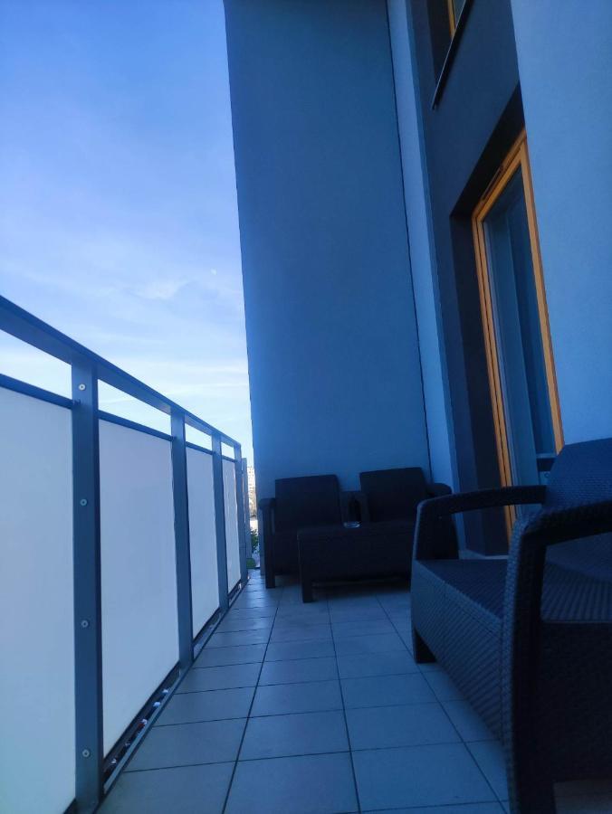 Apartamenty Metro Targowek 27 Warsaw Exterior photo